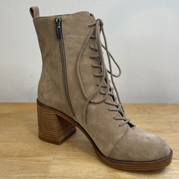 Vince Camuto Kymra Suede Neutral Taupe Heeled Boots Ankle Booties Size 9.5 - Picture 3 of 16